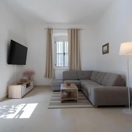 Seafront Marina * 젤사