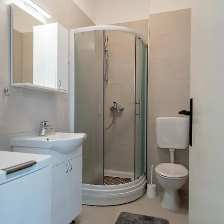 Seafront Marina Apartman *