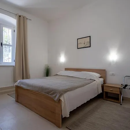 Seafront Marina Apartman *