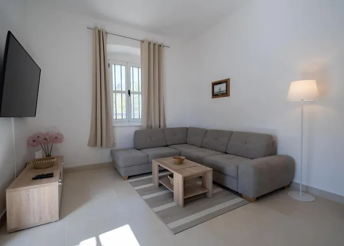 Seafront Marina * 젤사