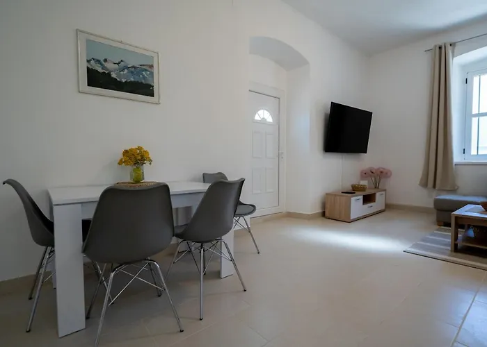 Seafront Marina * 젤사