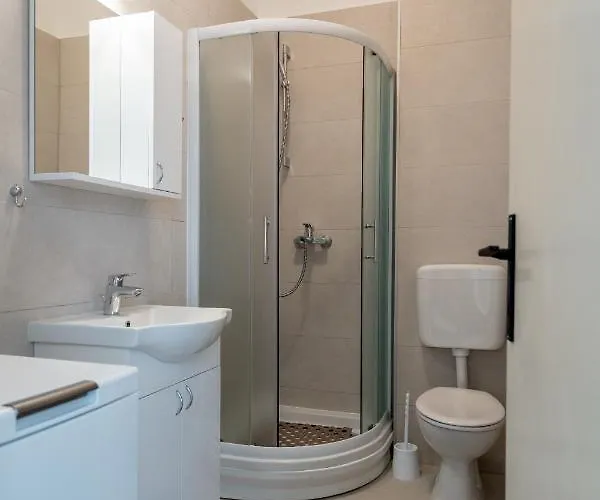Seafront Marina Apartman *