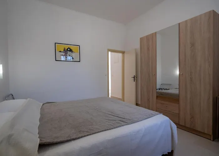 Seafront Marina Apartman